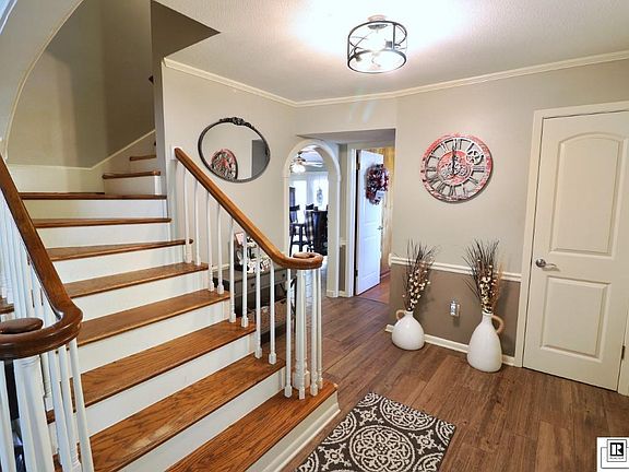 3rd image of 482 Girard Rd