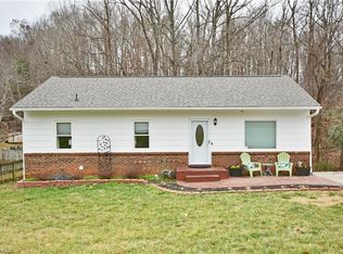 564 Heatherton Ln, Rural Hall, NC 27045