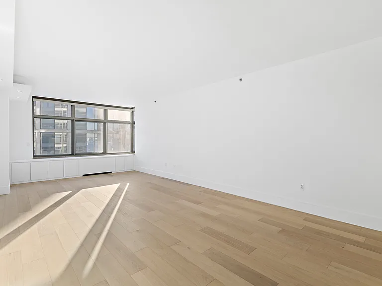 1 Morton Sq #10AW — Photo 4