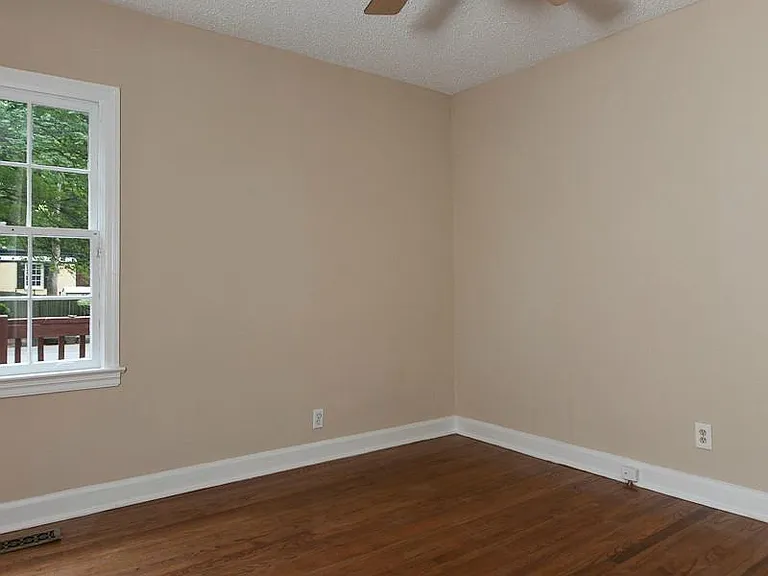 2380 Strathmore Dr NE — Photo 6