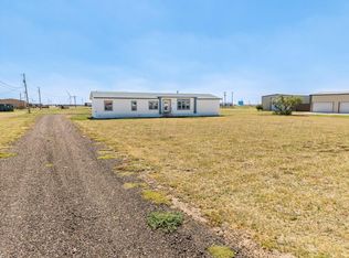 300 E 10th St, Claude, TX 79019