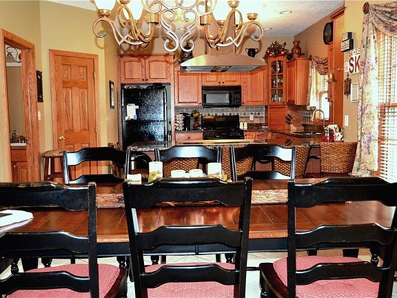 4th image of 8413 Highlands Dr