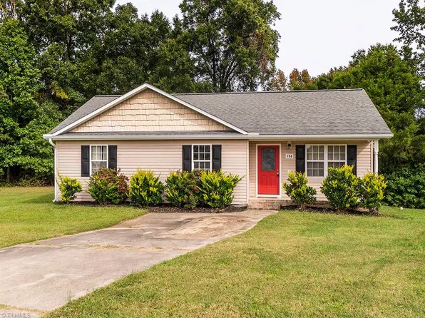 104 Taylors Ct, Burlington, NC 27217