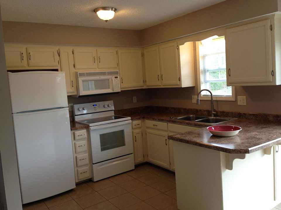 New, furnished appliances