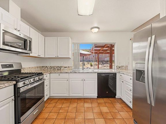 3rd image of 601 Cerro St