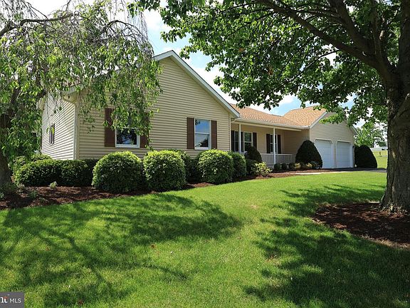 3rd image of 1110 E Springfield Dr