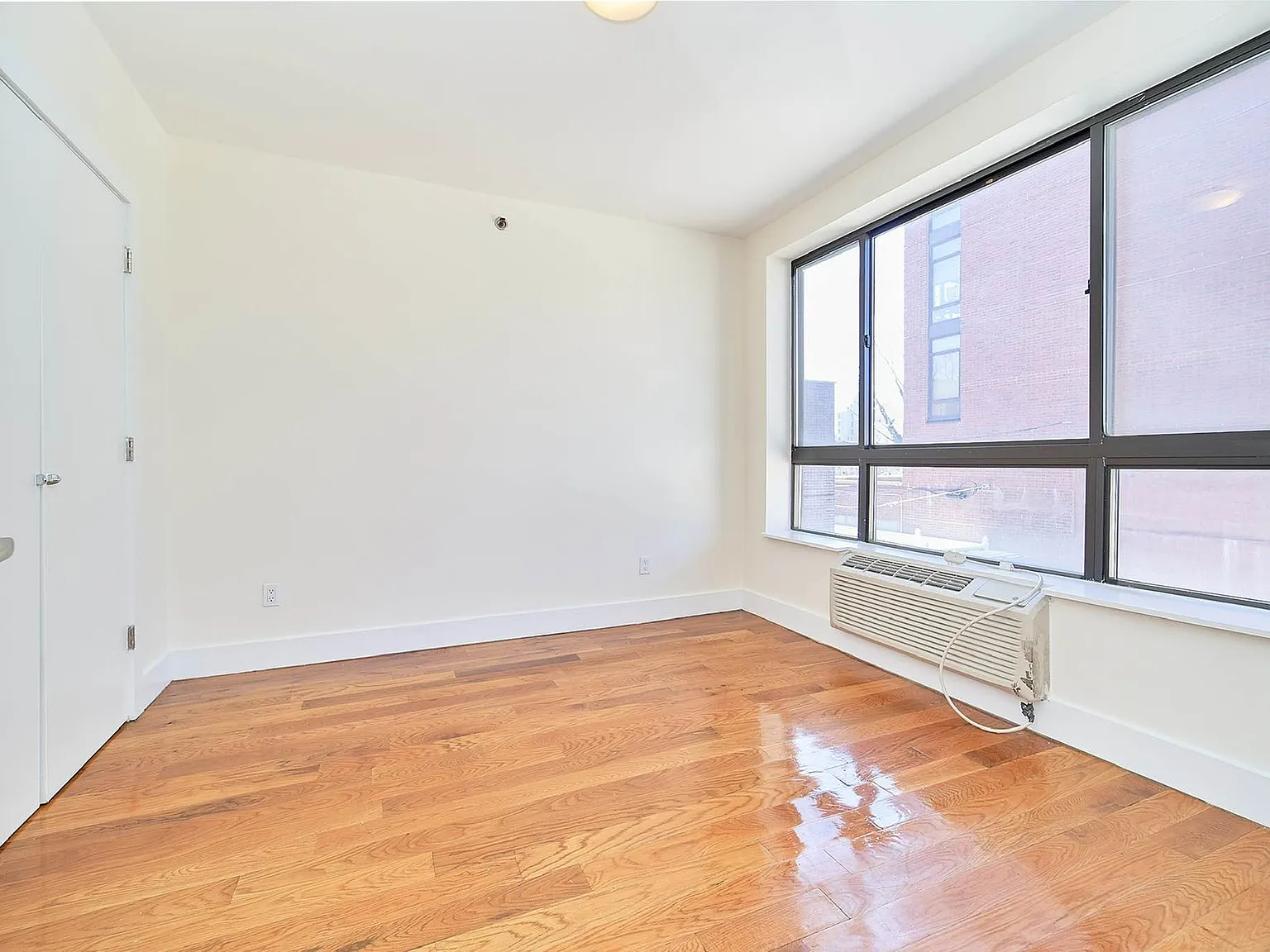 572 5th Avenue — Photo 2