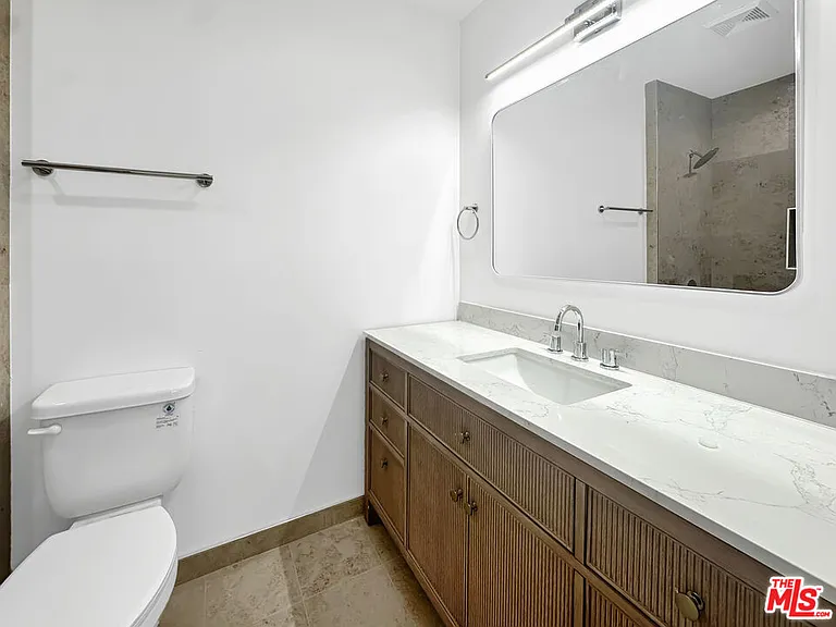 1100 S Inglewood Ave #2 — Photo 6