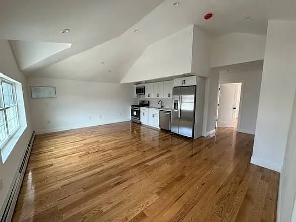 2 bed, 900 sqft, $2,997 — Photo 3
