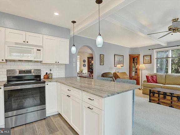 5th image of 48 Essex Pl