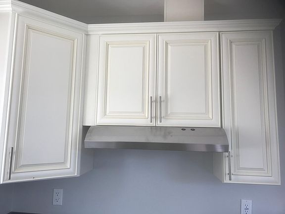 2nd image of 16452 Gilmore St