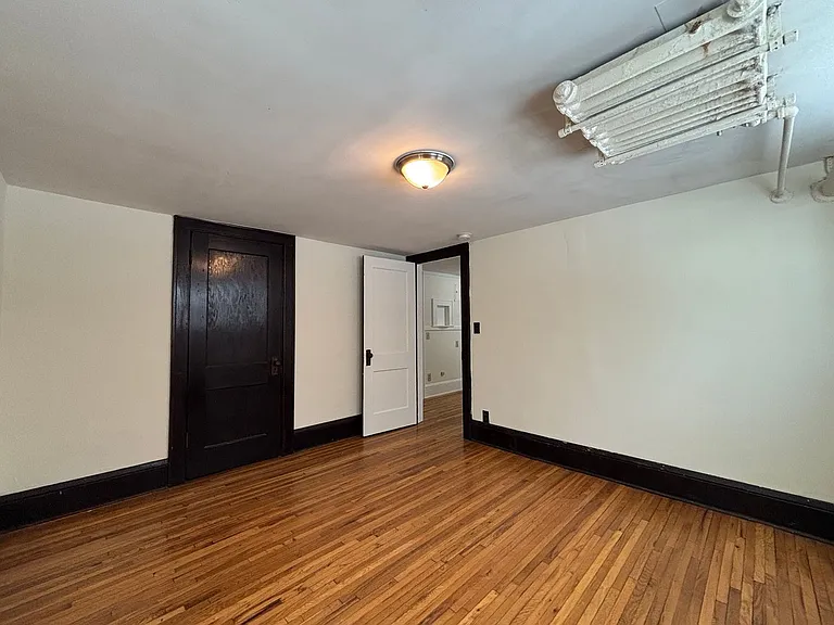 1091 Goodrich Ave — Photo 10