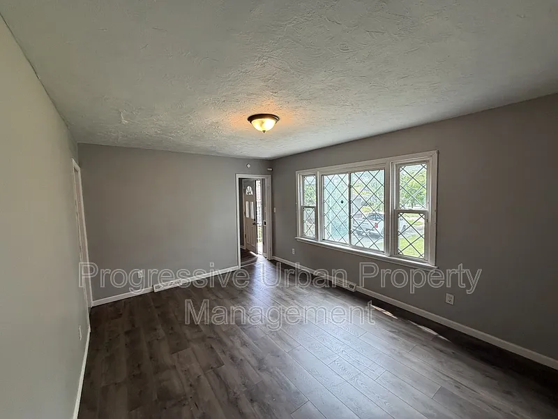 2 bed, 1.0 bath, 792 sqft, $1,395 — Photo 2