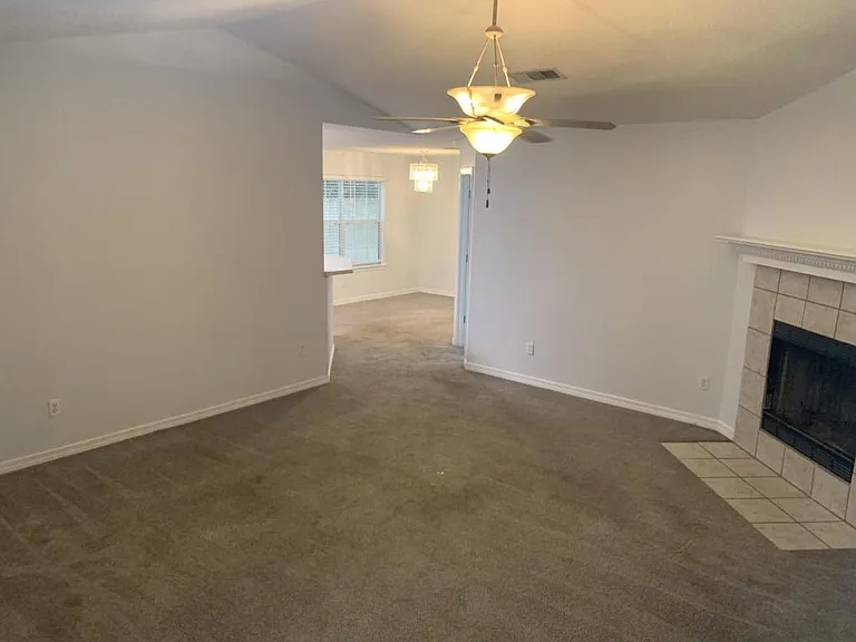 3236 Maplewood Dr — Photo 3