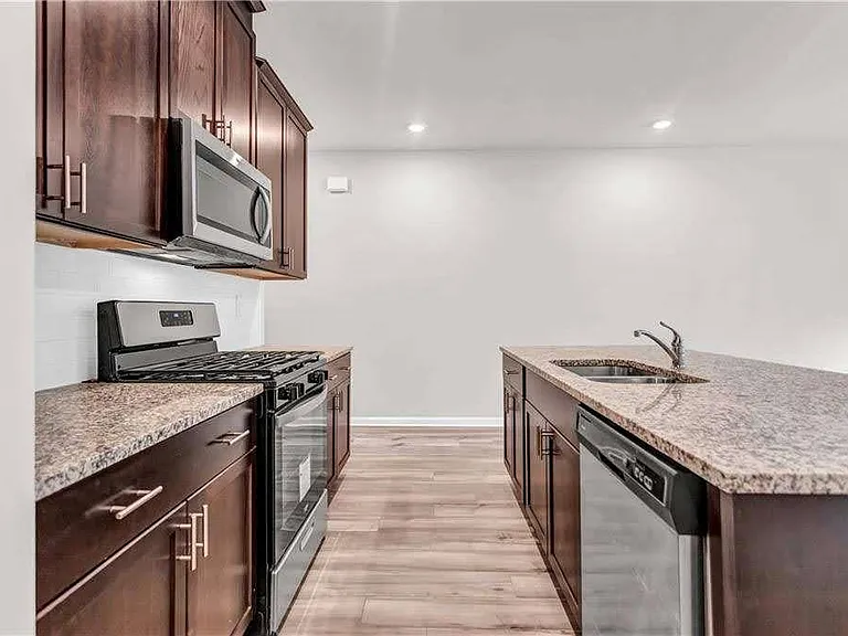 1575 Villageside Ct — Photo 8