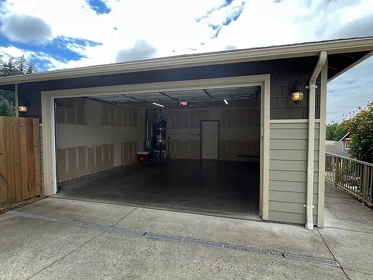 3724 Bristol St — Photo 2
