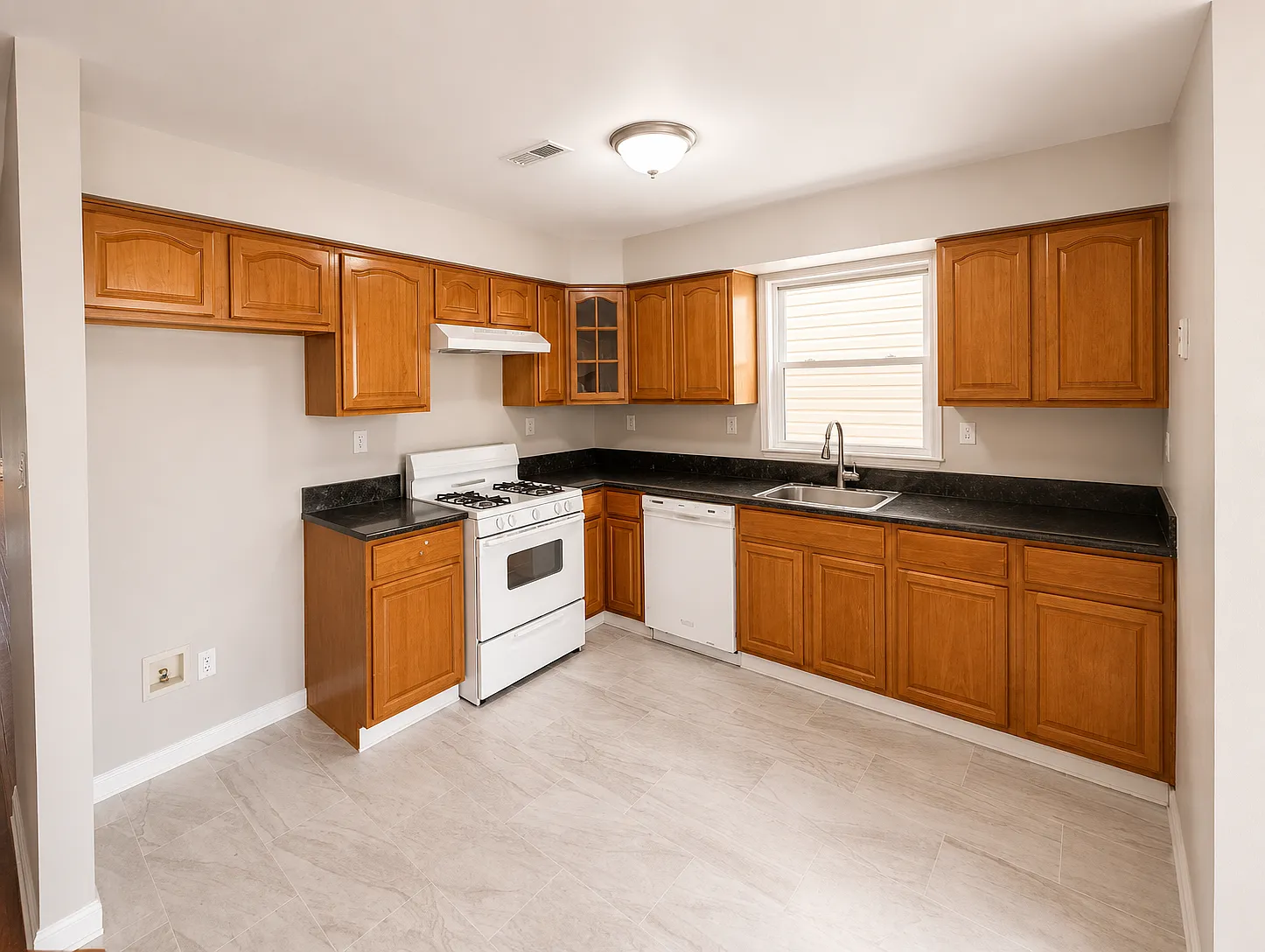 3 bed, $2,500 — Photo 3