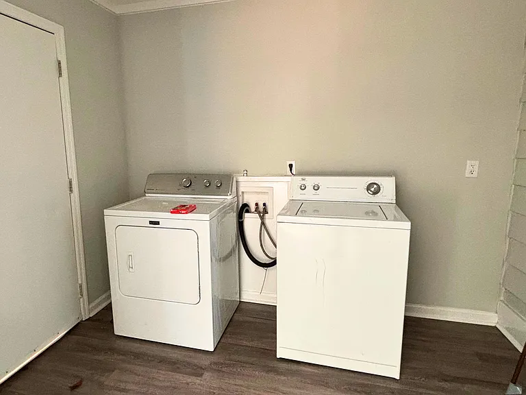 606 Anderson St — Photo 11