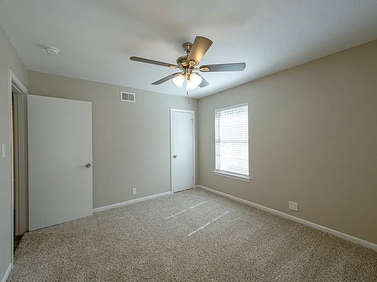 105 Dupont Cir — Photo 32