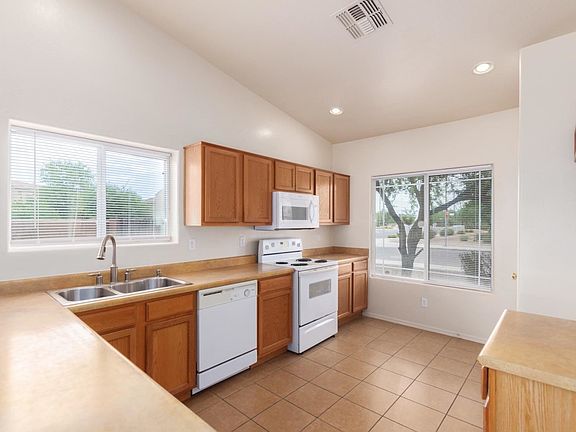3rd image of 7208 W Forest Grove Ave