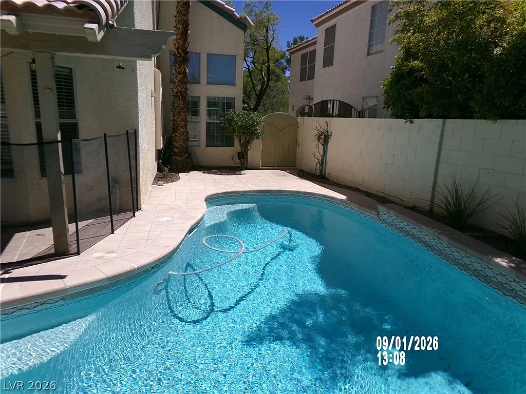 3 bed, 2.5 bath, 1821 sqft, $2,900 — Photo 1