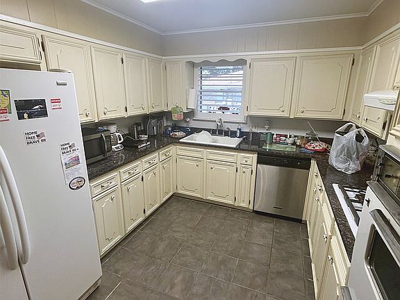 5th image of 6240 N Inwood Rd