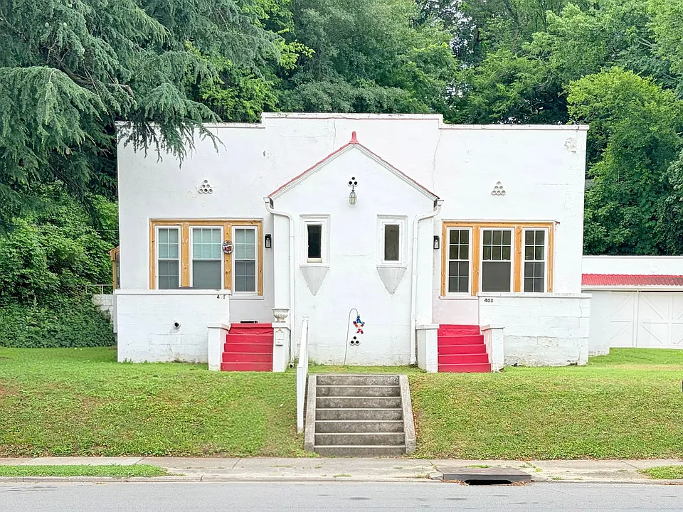 403 E Elm St