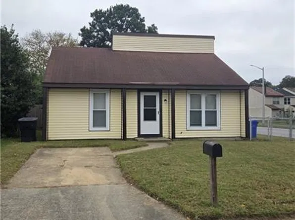 3841 Peachtree Ln E, Portsmouth, VA 23703