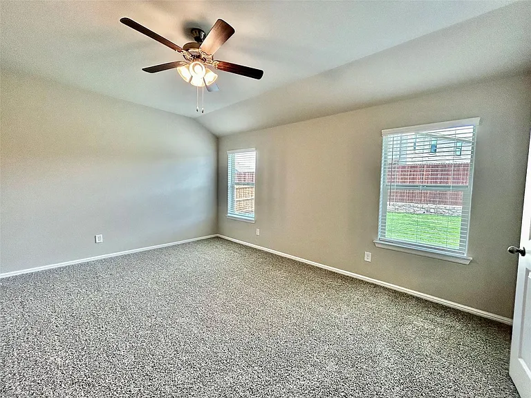 16432 Severn Ln — Photo 12