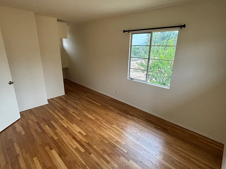 854-864 E Mendocino St #862 — Photo 10