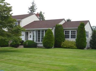 899 Pine Rd, Warminster, PA 18974