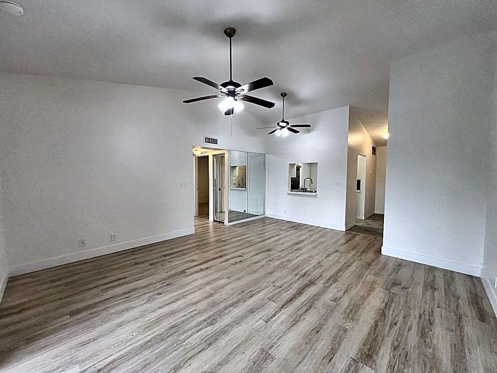 719 GARDENS Drive #206, photo 2