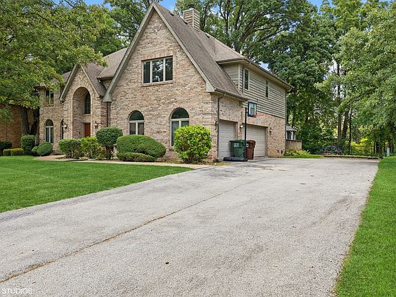 3rd image of 2421 Saint Andrews Dr