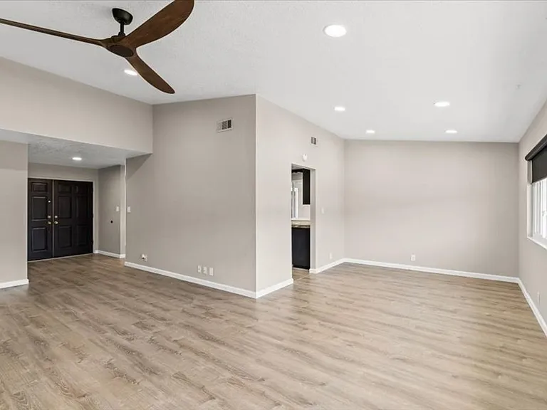 708 Meadow Way — Photo 4
