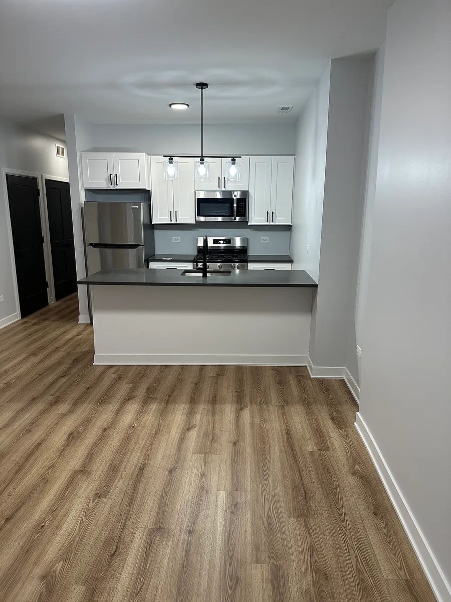 Building Photo - 6552 S Champlain Ave #1