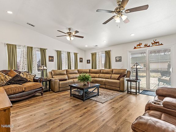 3rd image of 9835 Pioneer Valley Rd