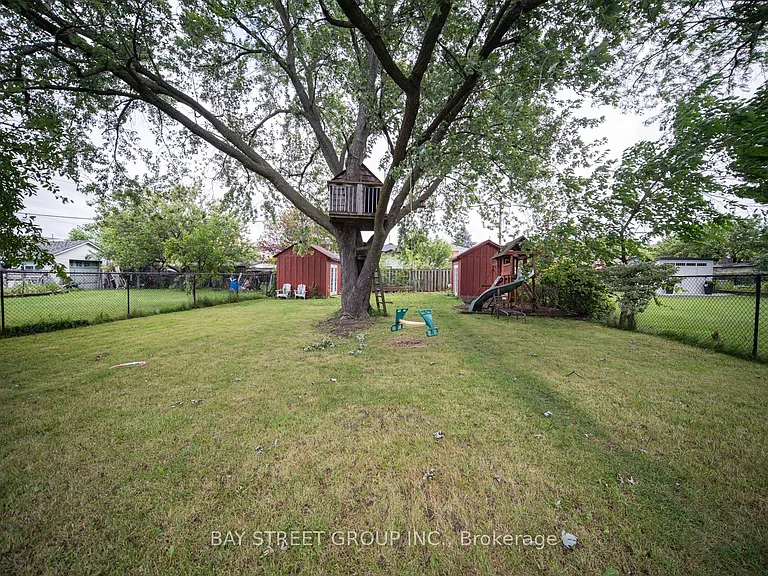 538 Queens Dr #BASEMENT — Photo 24