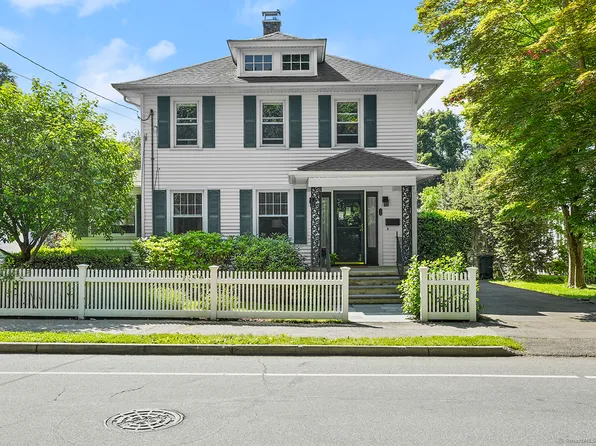 15 Montauk Street, Fairfield, CT 06825