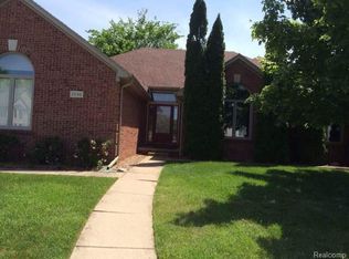 2698 Tallowtree Dr, Sterling Heights, MI