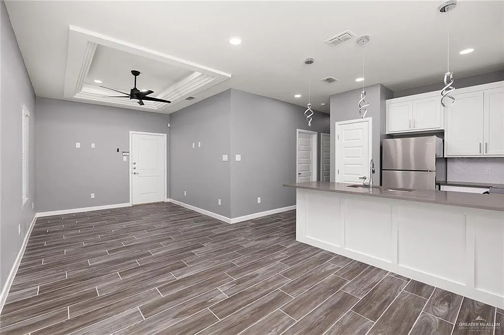 3 bed, 2.0 bath, 4222 sqft, $1,325 — Photo 4