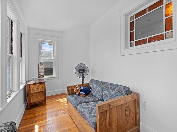 3rd image of 69 Westmoreland St Floor 2