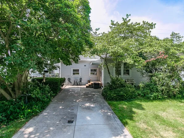 360 E 324th St, Willowick, OH 44095
