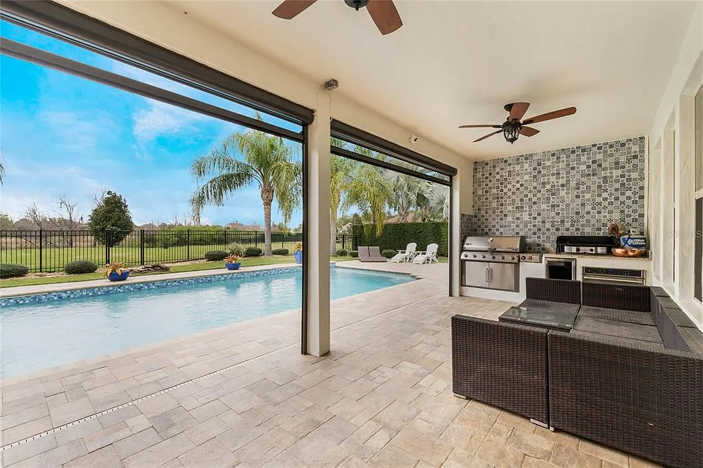 5 bed, 4.5 bath, 4028 sqft, $8,900 — Photo 3