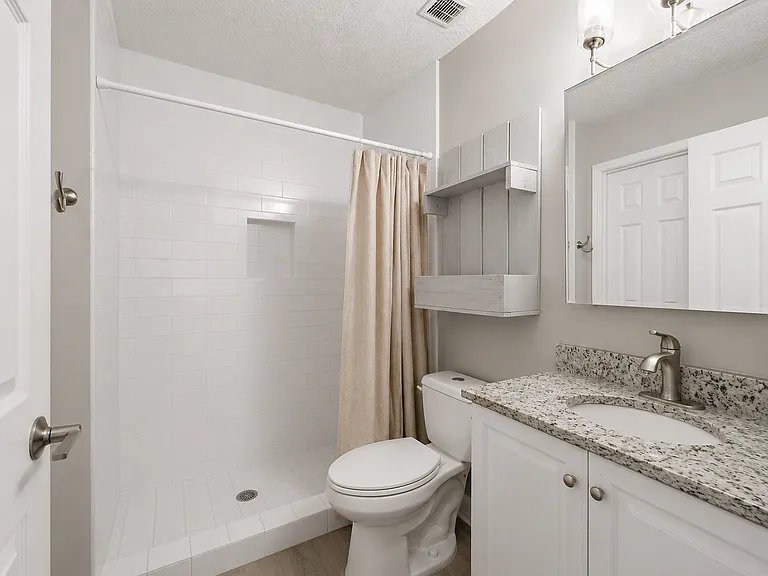 545 Oneida Ct — Photo 5