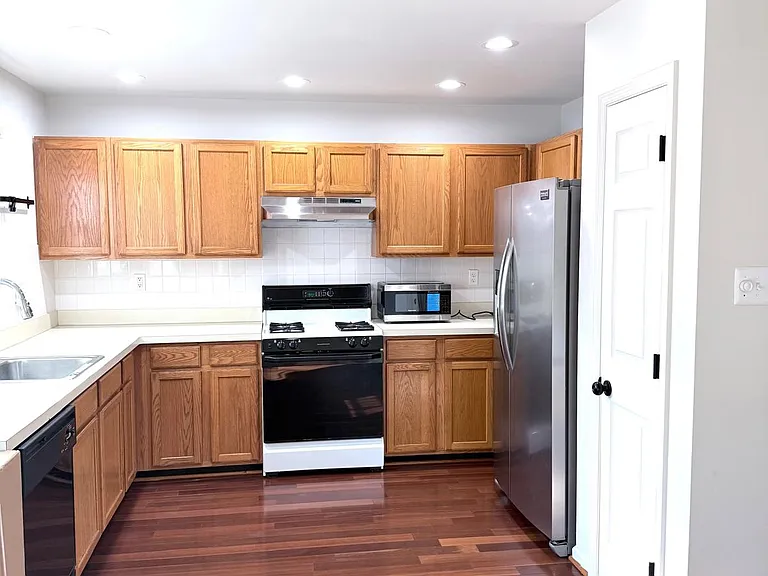 610 Brentwood Ct — Photo 40
