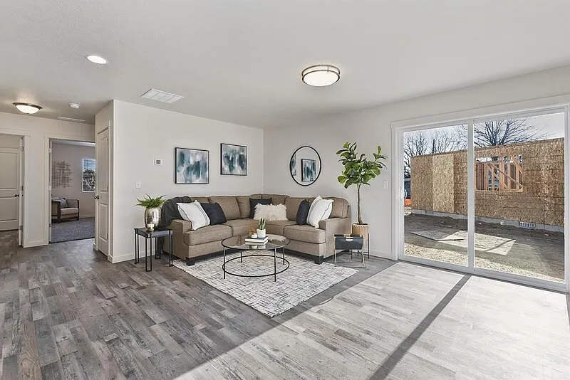 2 bed, 2.5 bath, 1006 sqft, $1,645 — Photo 4
