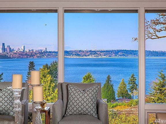 One of the very best Western Views on all of Mercer Island.  Seward Park, the Olympics, Lake Washington and the City of Seattle in all her glory!