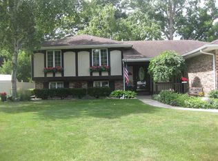 3036 S Glenway Dr, Bay City, MI 48706