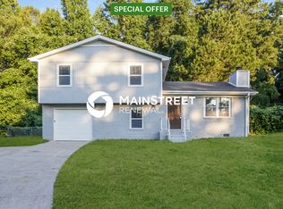 8365 Gledstone Way, Fairburn, GA 30213