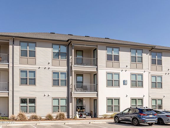 2nd image of 2501 Bienville Blvd #424